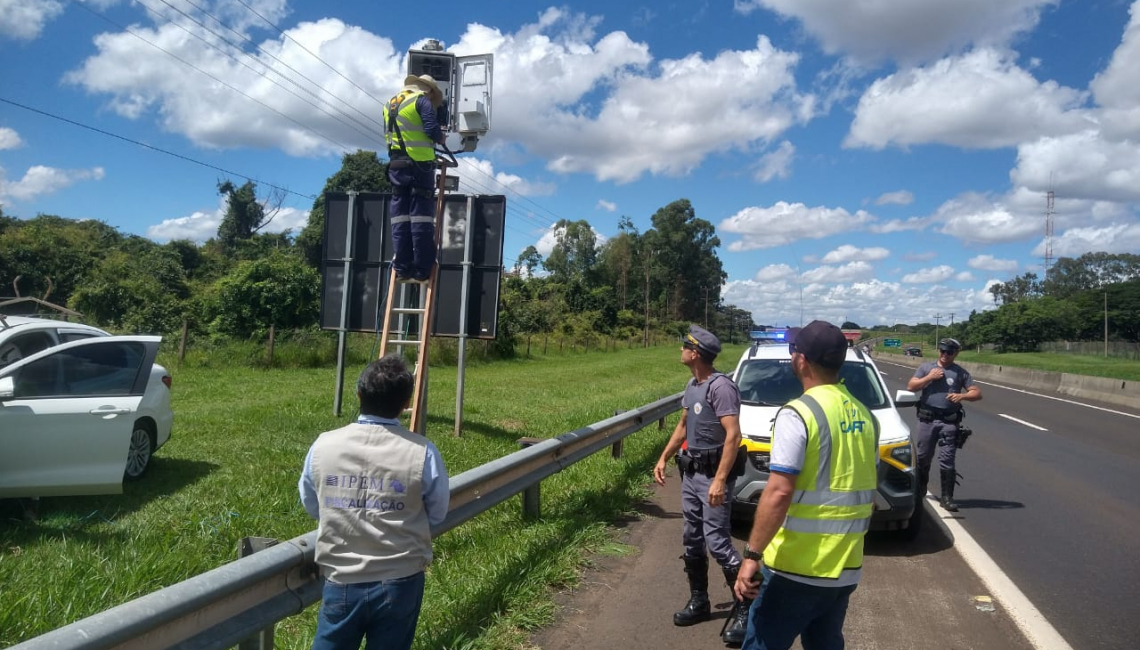 Em Palmital, Ipem-SP verifica radar na rodovia SP-270